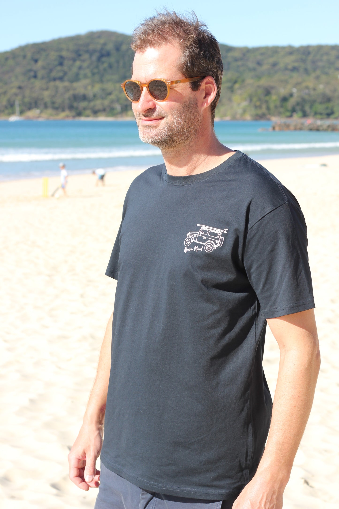 Embroidered off-white 4X4 with longboard, navy organic cotton, Man T-shirt, Gaspard