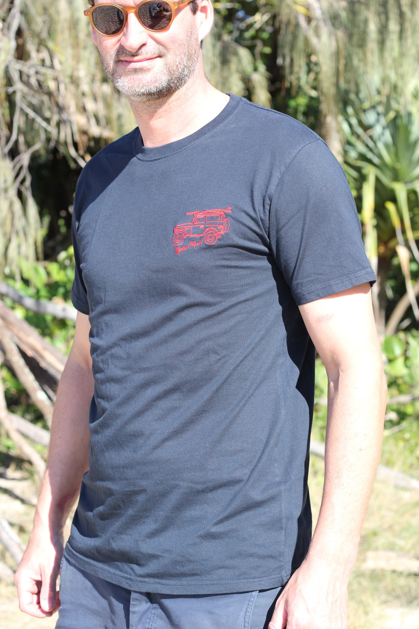 Embroidered red 4X4 with longboard, navy organic cotton, Man T-shirt, Gaspard