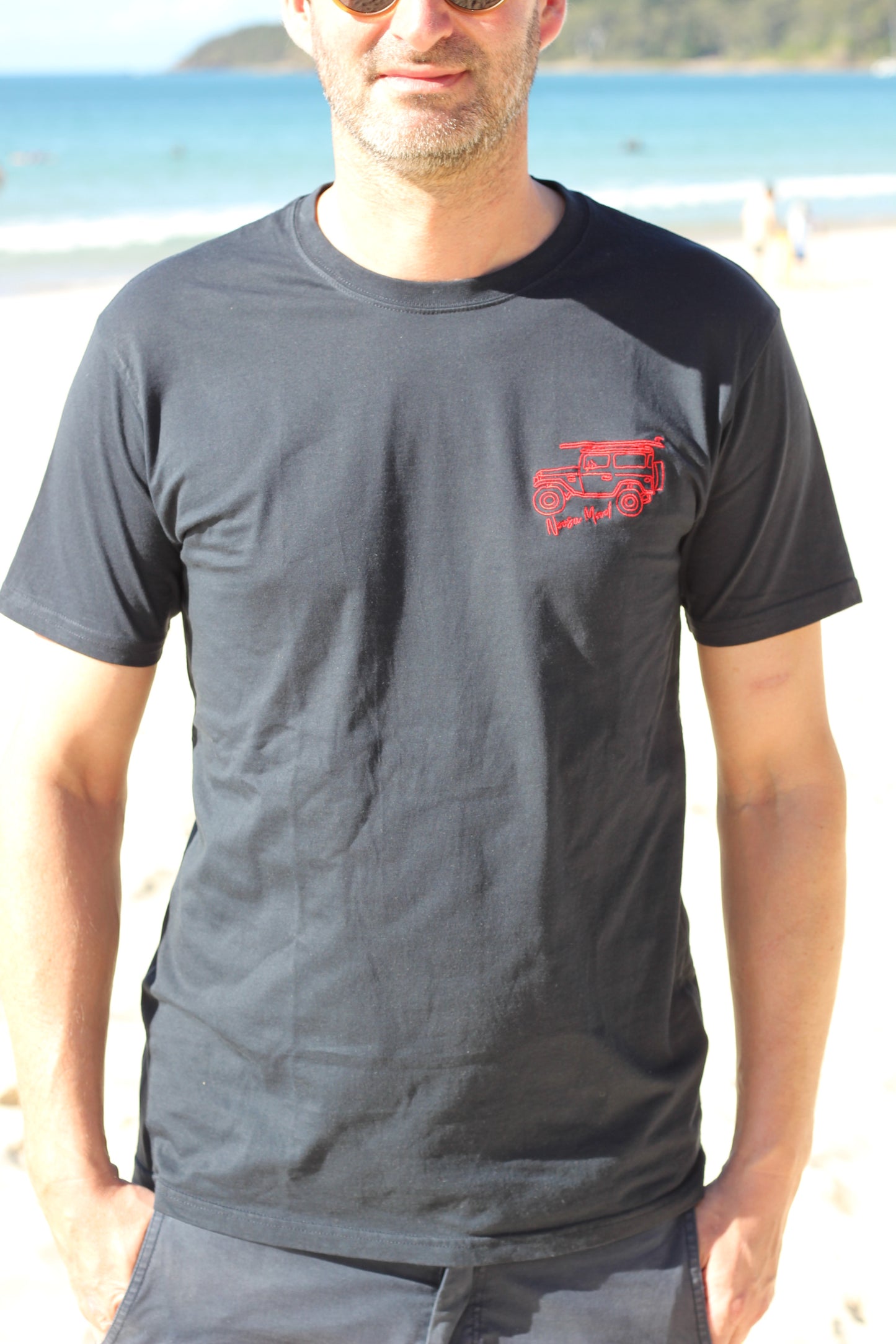 Embroidered red 4X4 with longboard, navy organic cotton, Man T-shirt, Gaspard