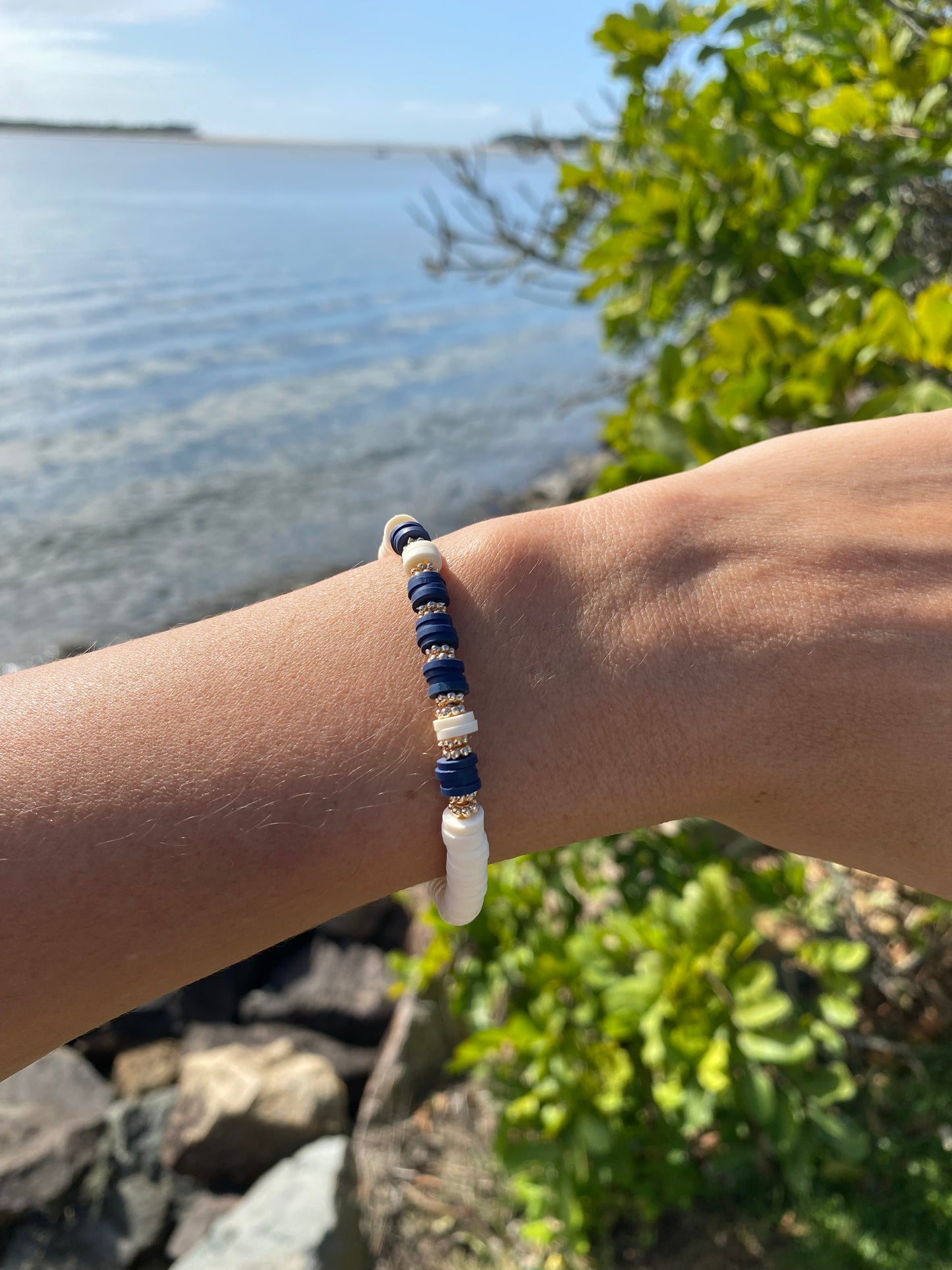 Navy blue and white beaded stretch bracelet Romy