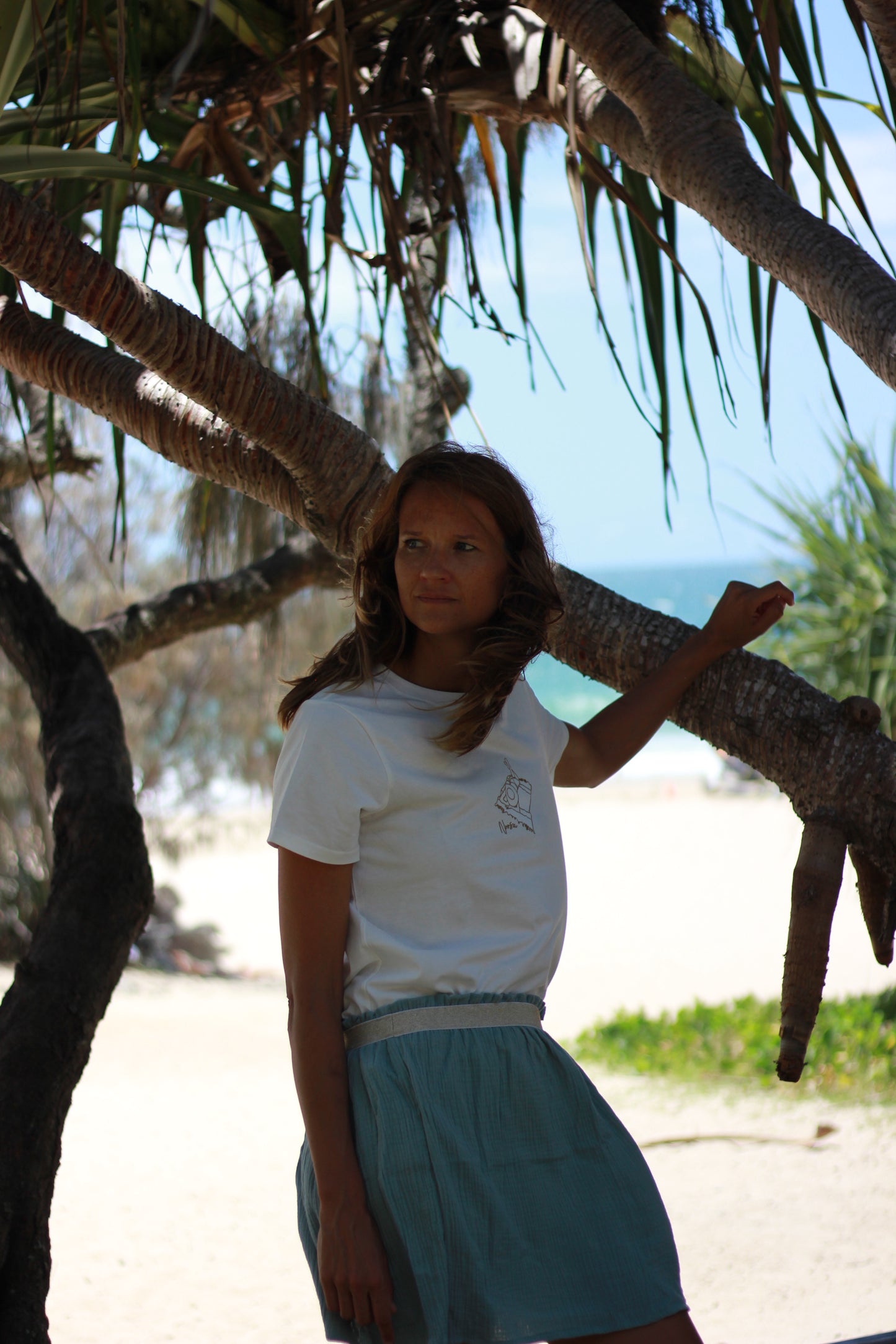 Short woman “Light eucalyptus green” skirt Harriet, double cloth fabric with golden elastic