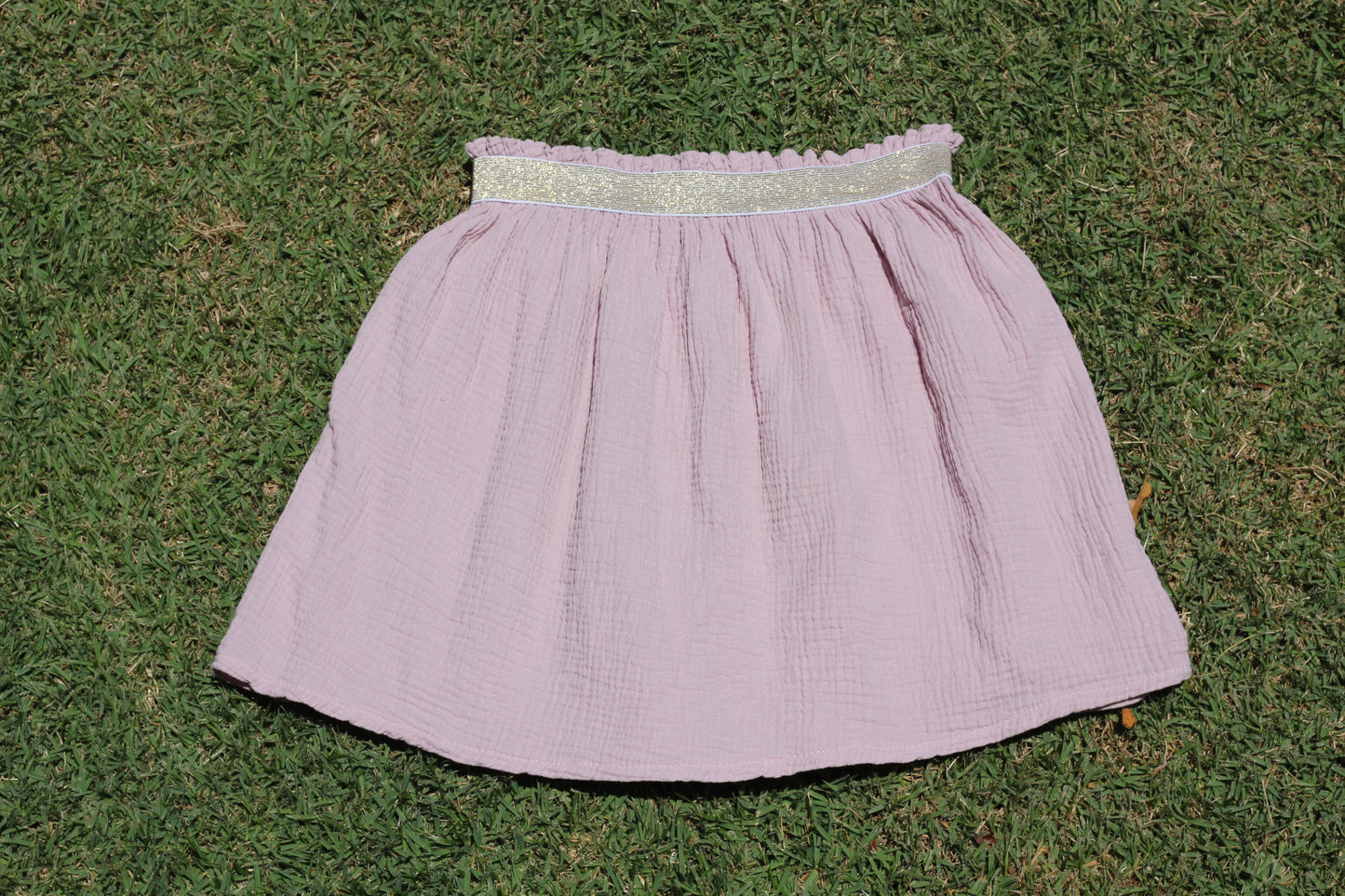 Short woman light pink skirt Harriet, double cloth fabric with golden elastic