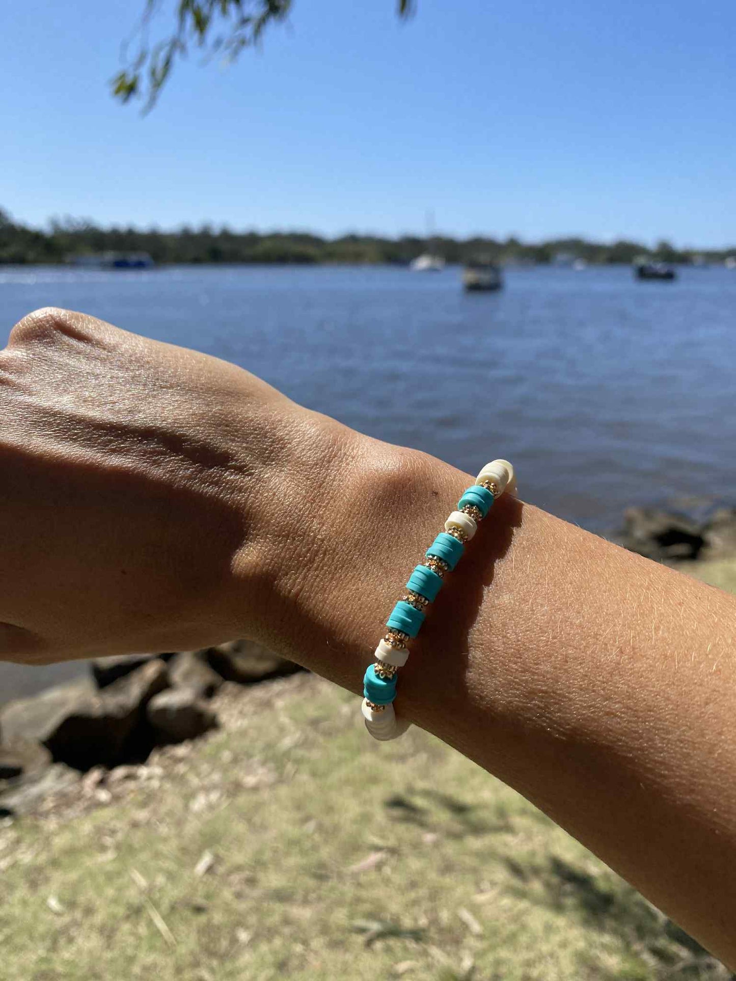 Aqua blue and white beaded stretch bracelet Romy
