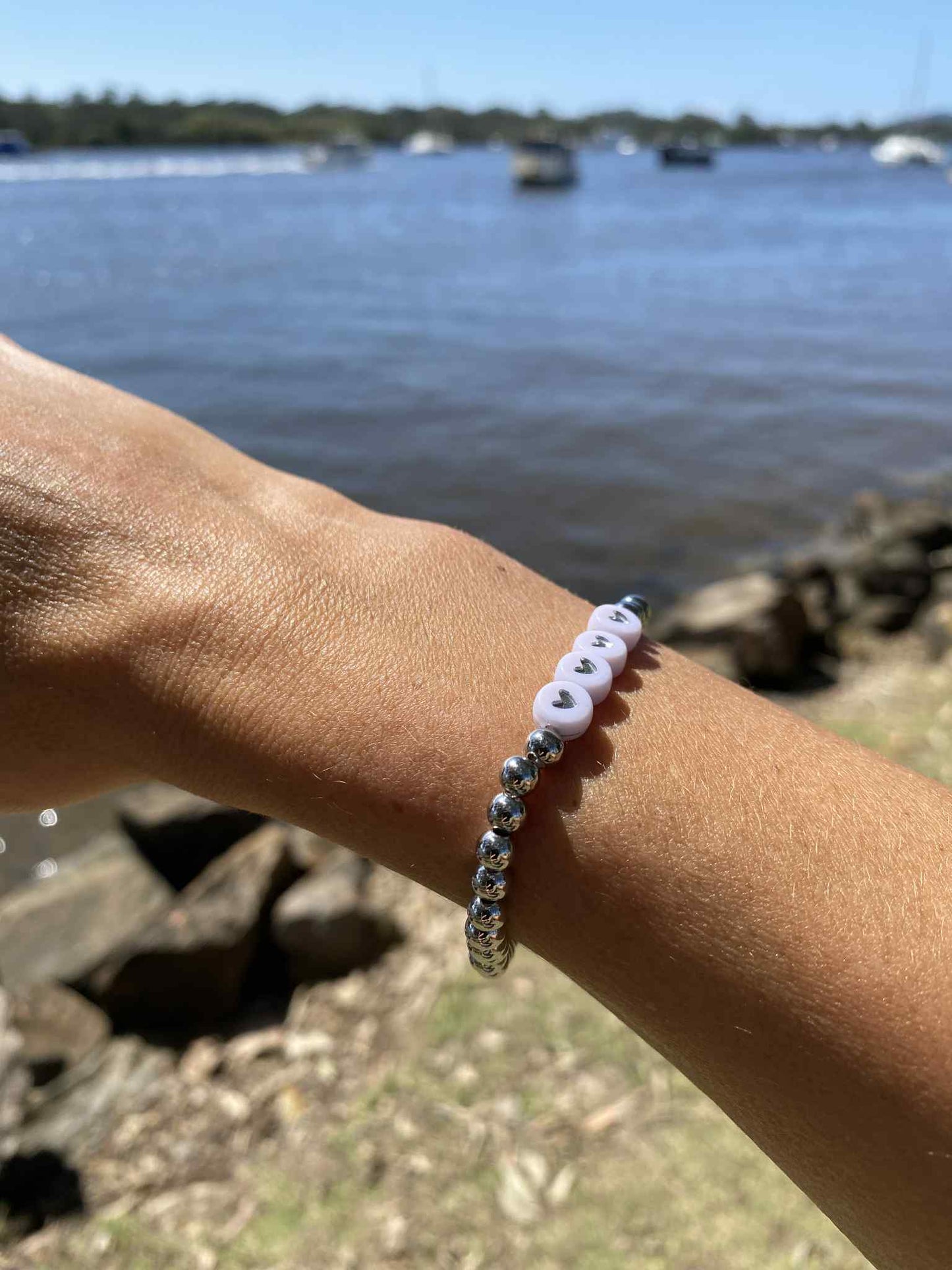 Silvery stretch bracelet Scarlett 4 hearts