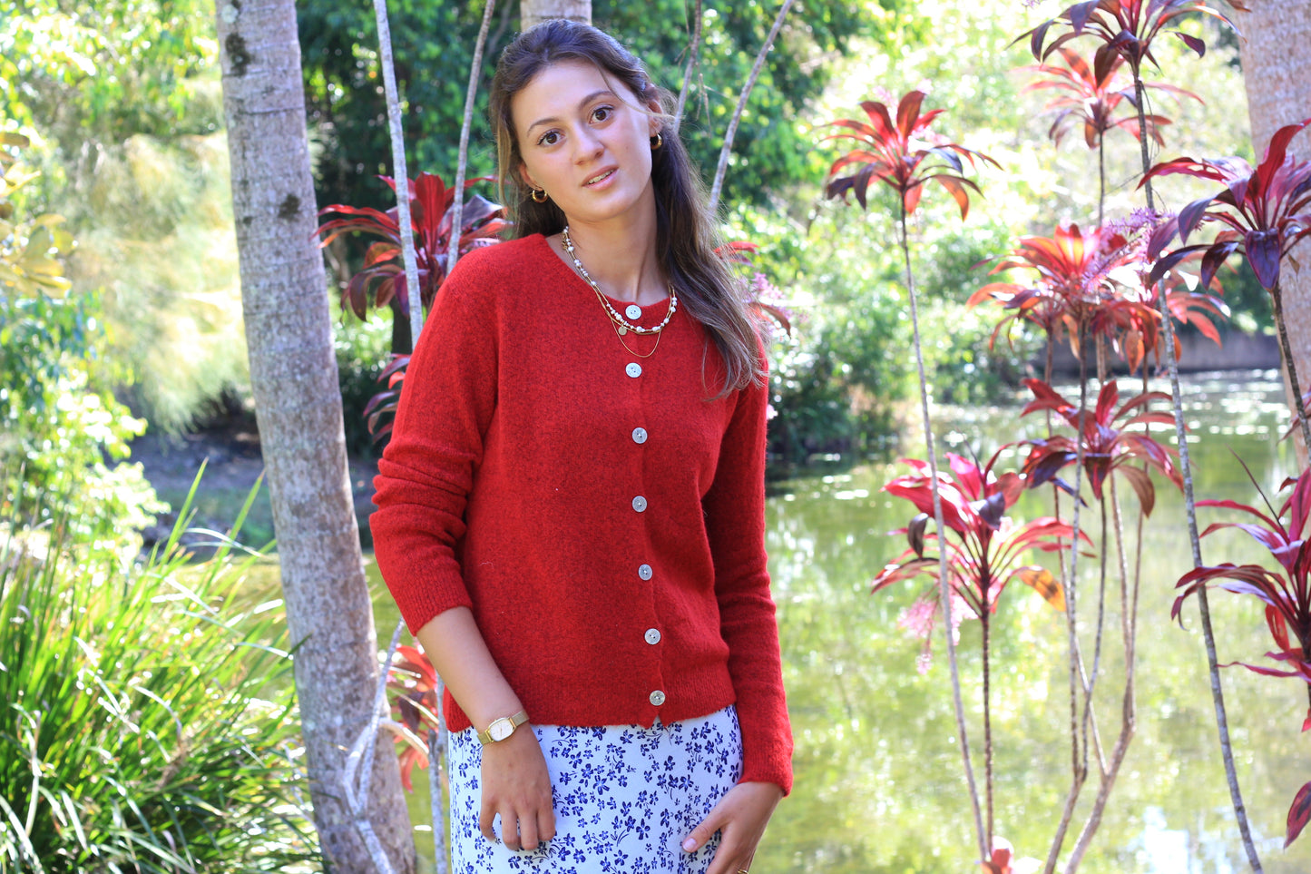 Cardigan Red, Alma