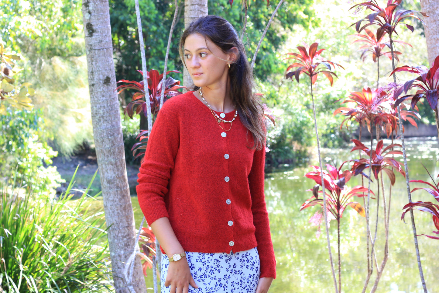 Cardigan Red, Alma