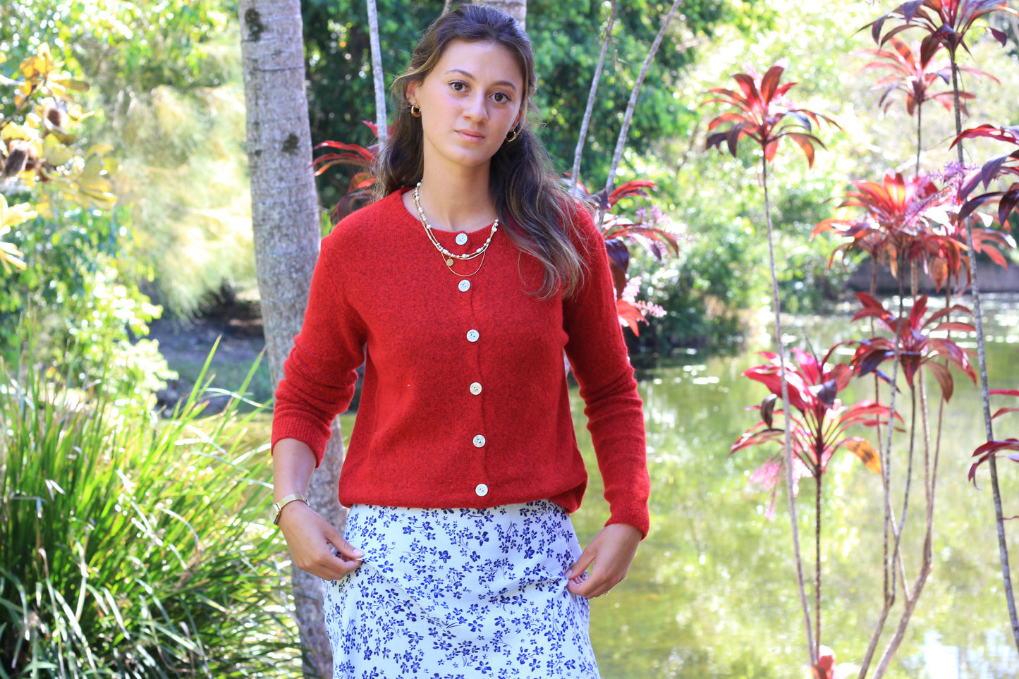 Cardigan Red, Alma