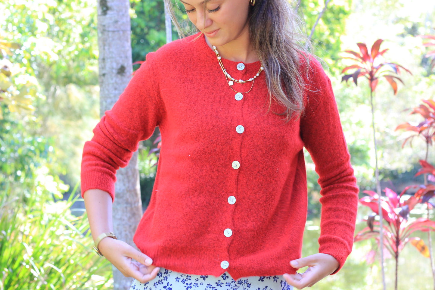 Cardigan Red, Alma
