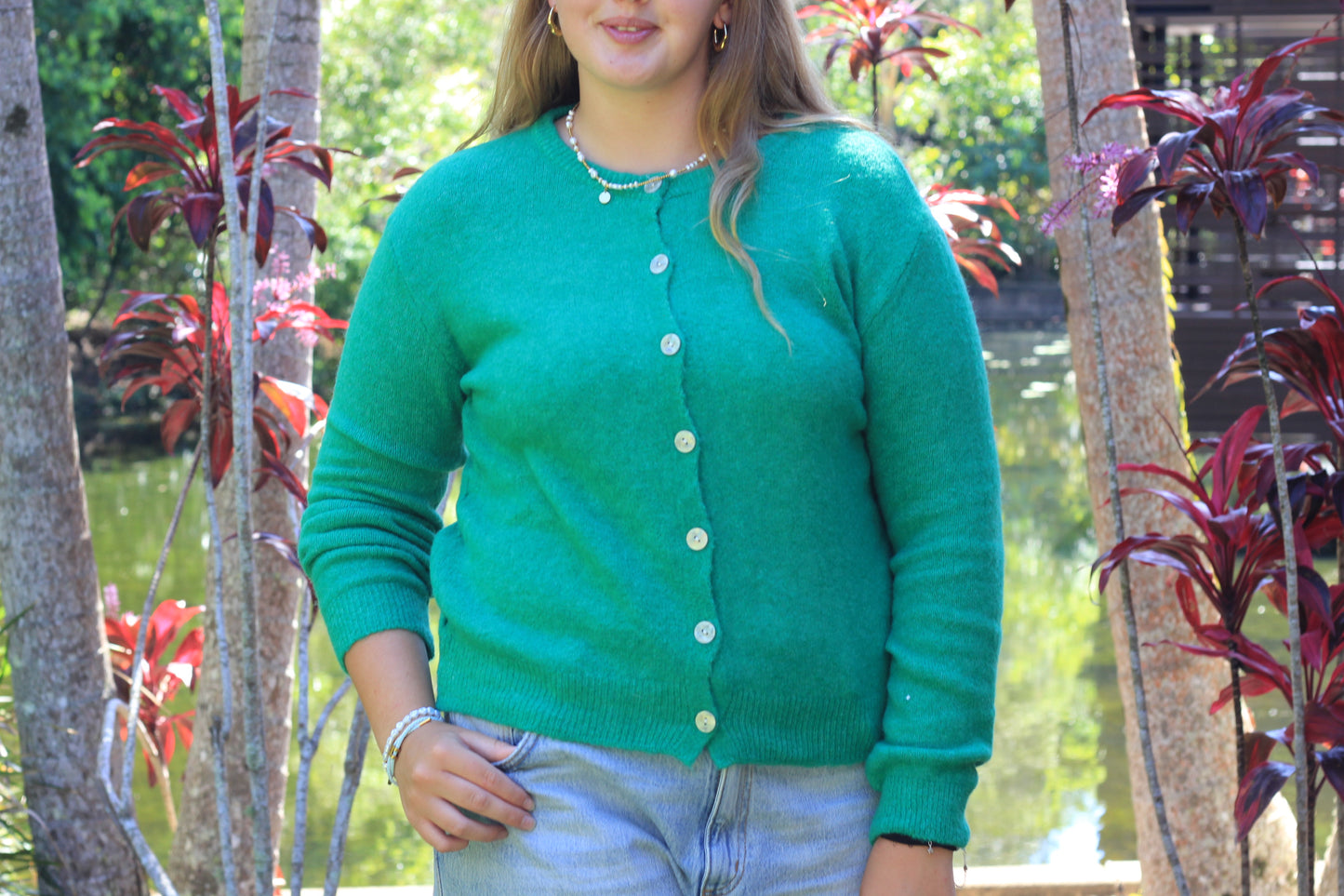Cardigan Bright Green, Alma