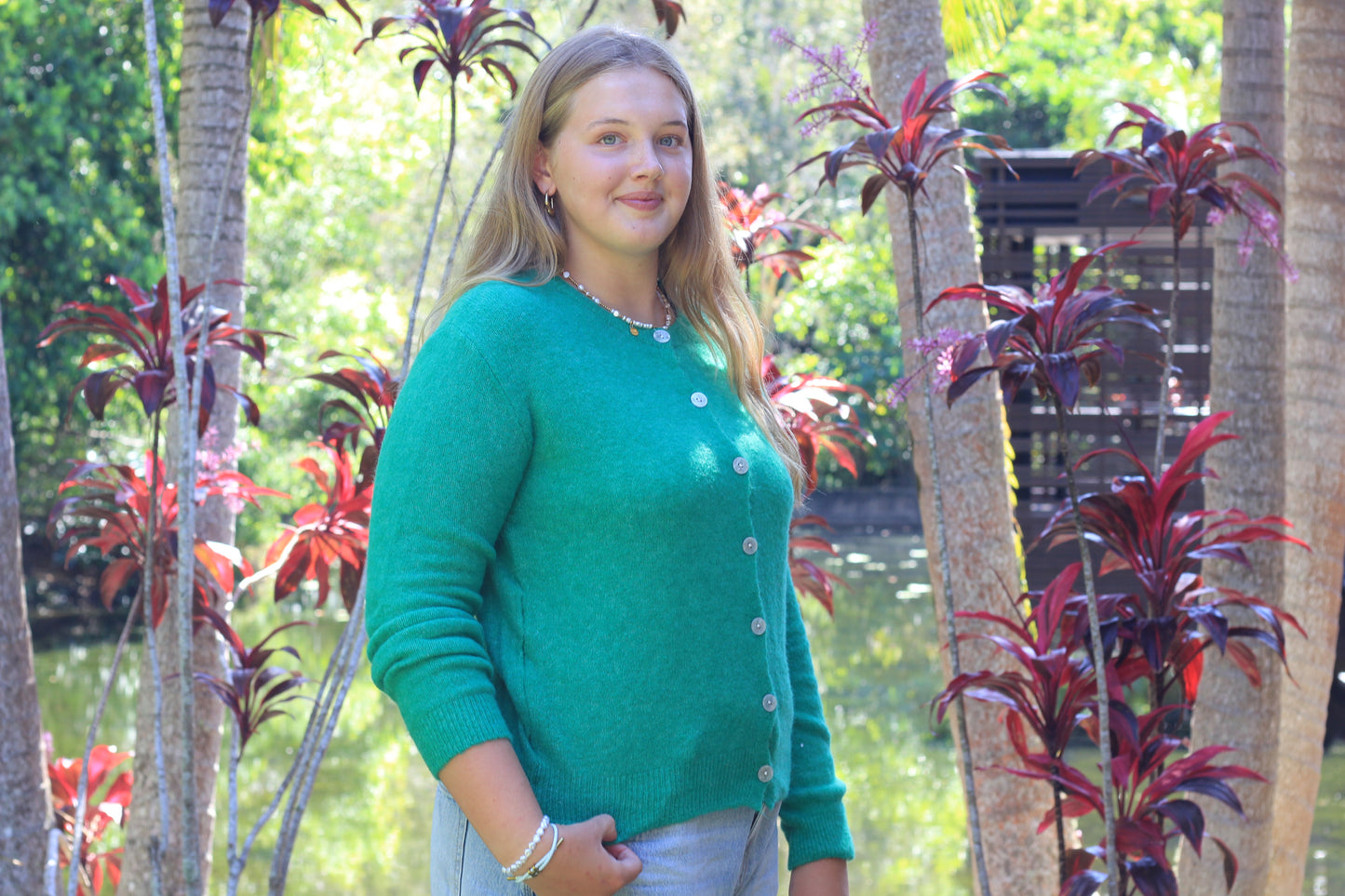 Cardigan Bright Green, Alma