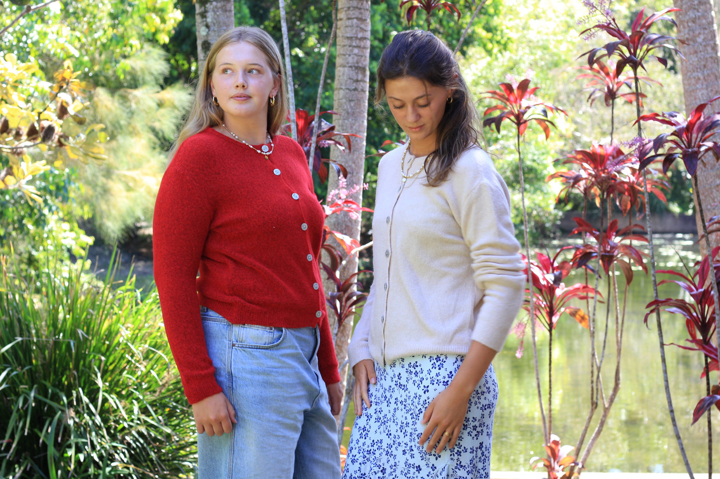 Cardigan Red, Alma