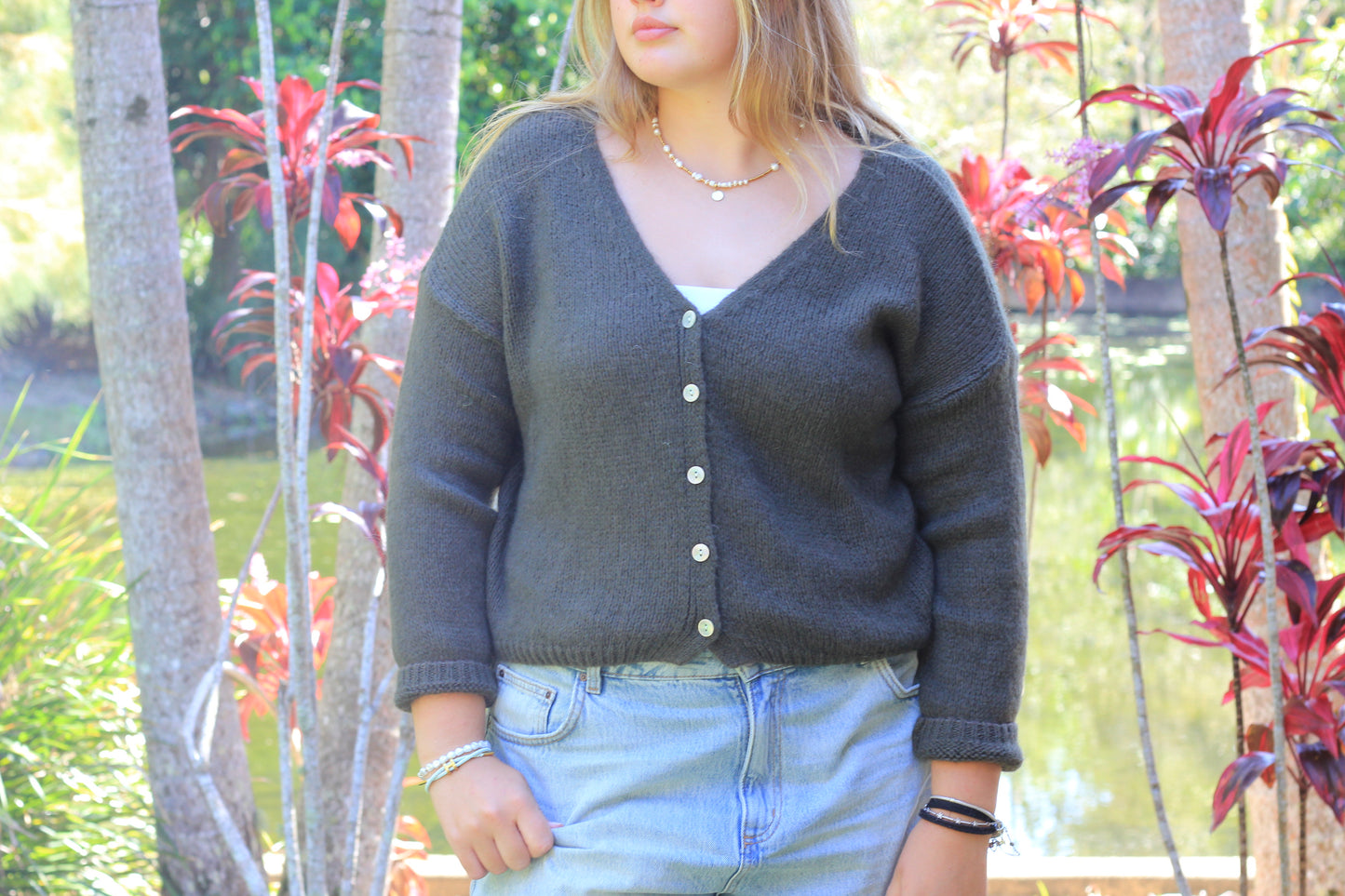 Cardigan Khaki, Sunday