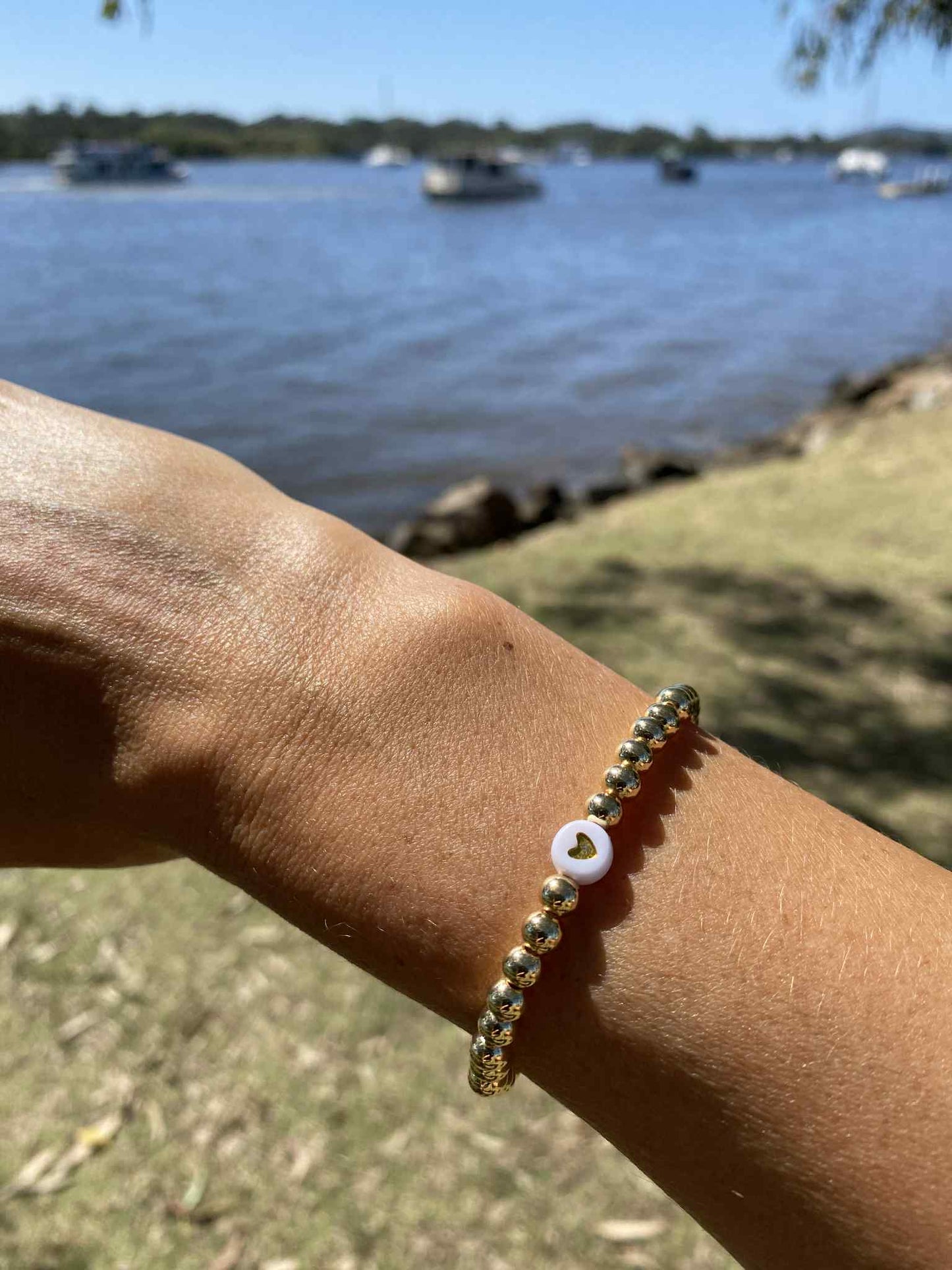 Golden stretch bracelet Scarlett 1 heart