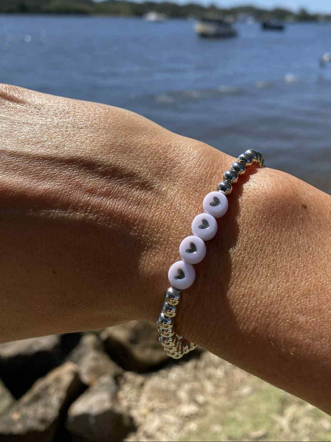 Silvery stretch bracelet Scarlett 4 hearts