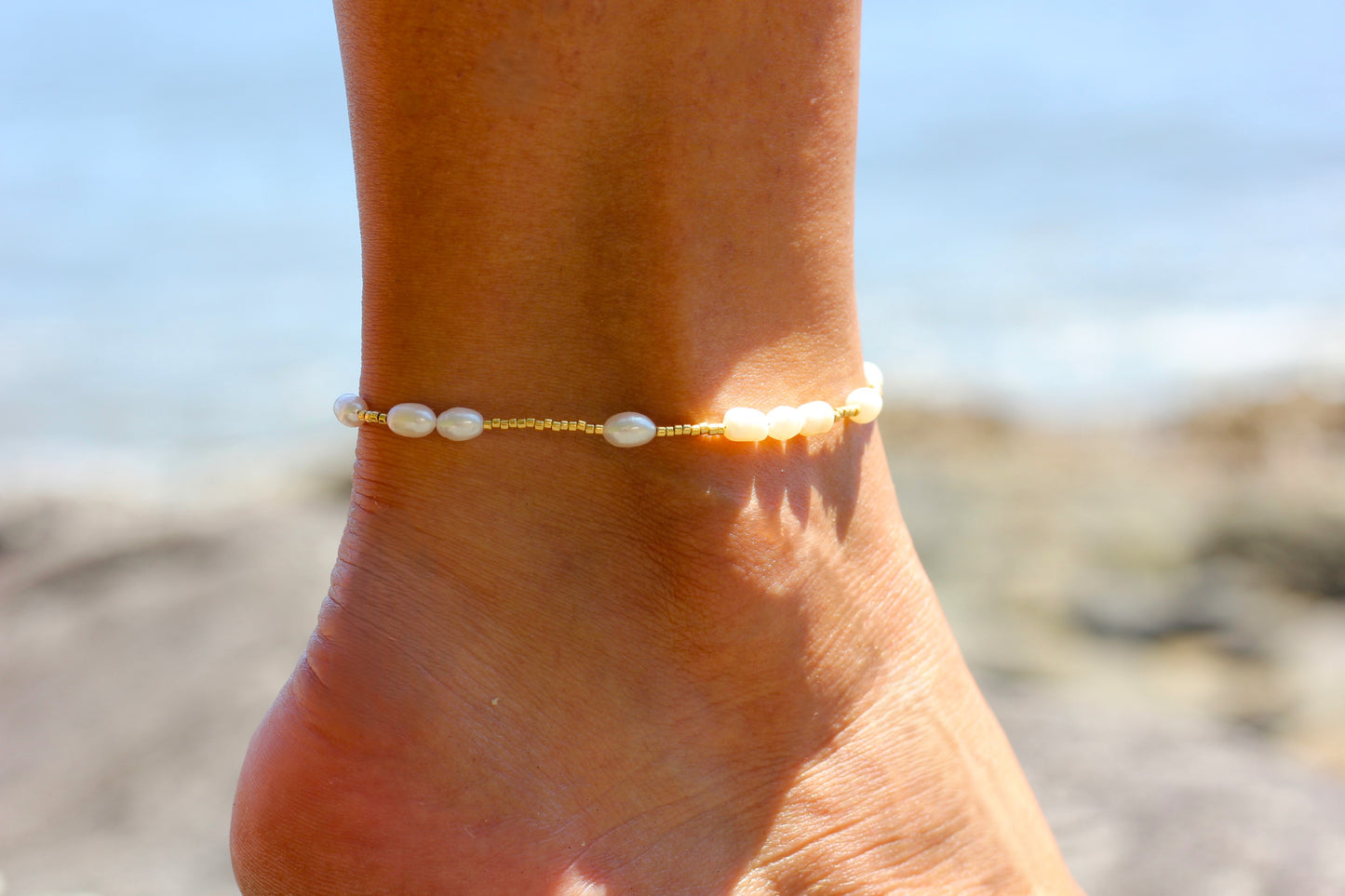 Delicate freshwater pearl and golden beads anklet Margot