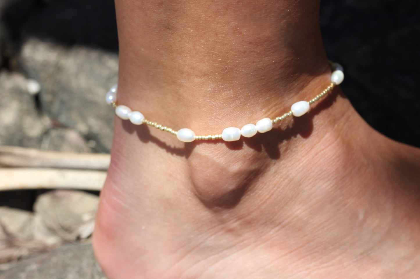 Delicate freshwater pearl and golden beads anklet Margot
