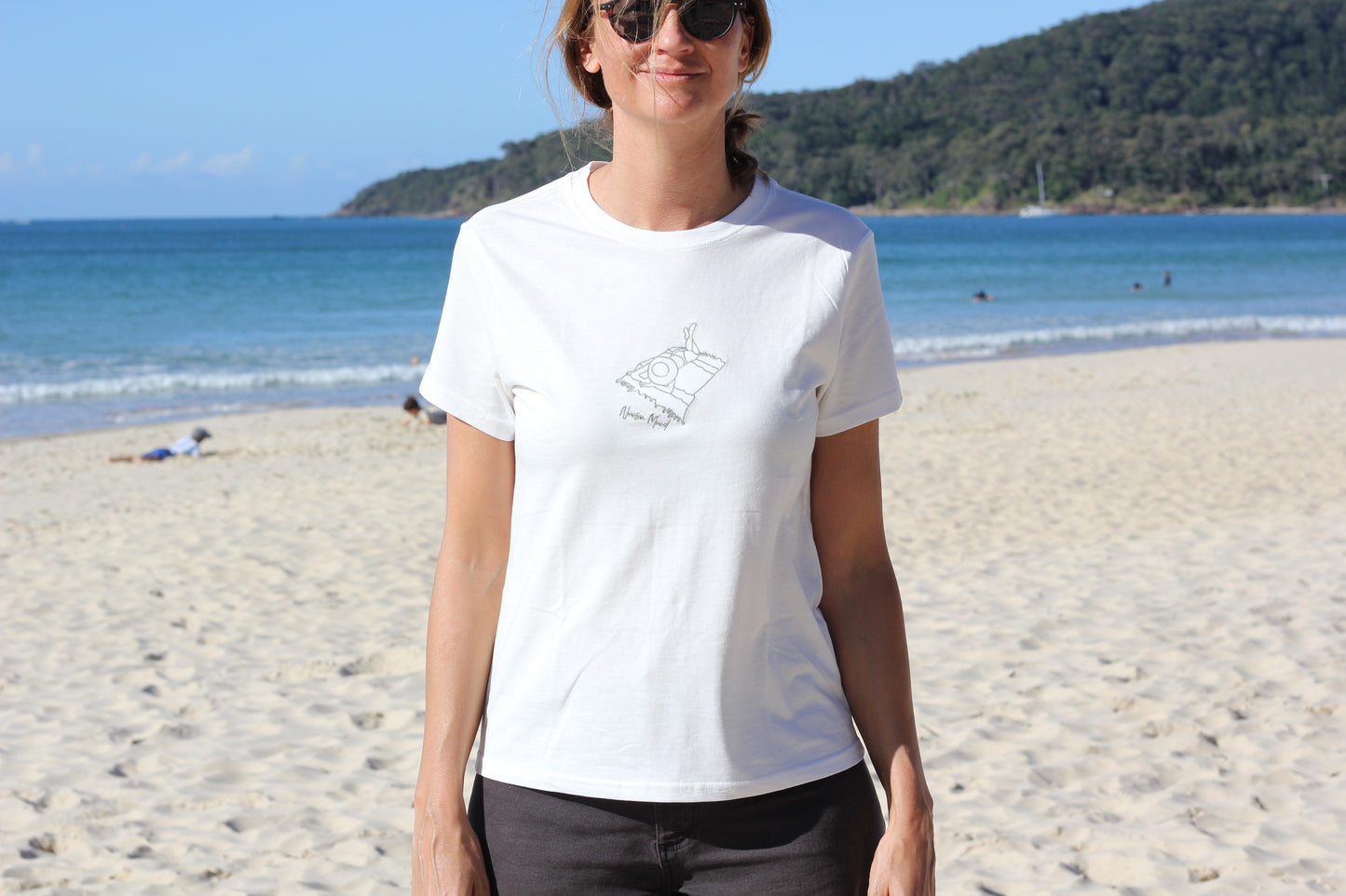 Embroidered Sage green laying woman Noosa Mood T-shirt Cézanne