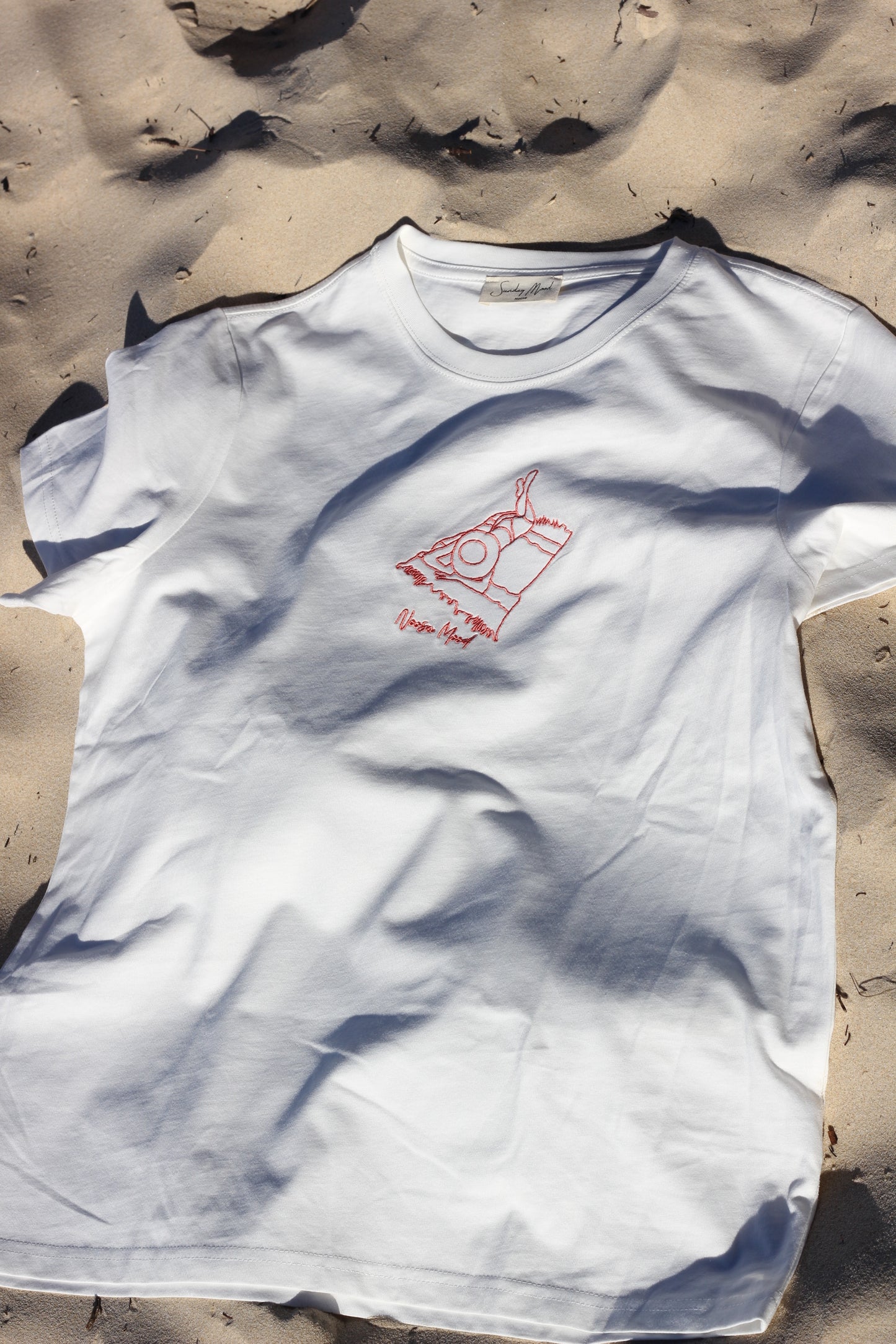 Embroidered Coral pink laying woman Noosa Mood T-shirt Cézanne