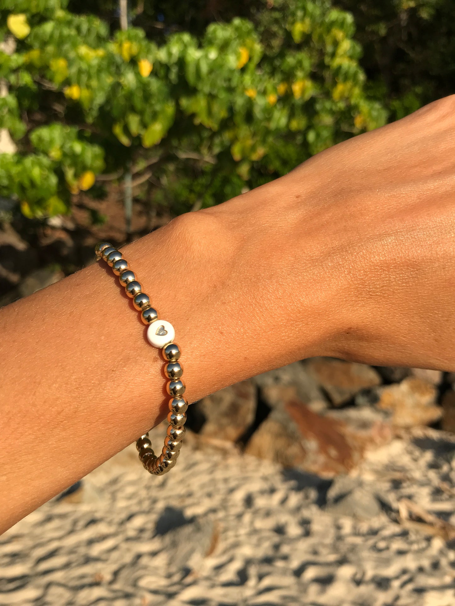 Golden stretch bracelet Scarlett 1 heart