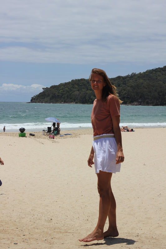Short woman white skirt Harriet, double cloth fabric with golden elastic