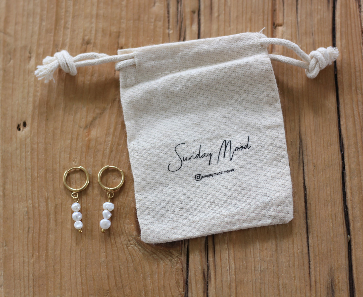 Freshwater pearl earrings Iris