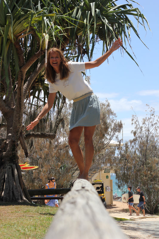 Short woman “Light eucalyptus green” skirt Harriet, double cloth fabric with golden elastic