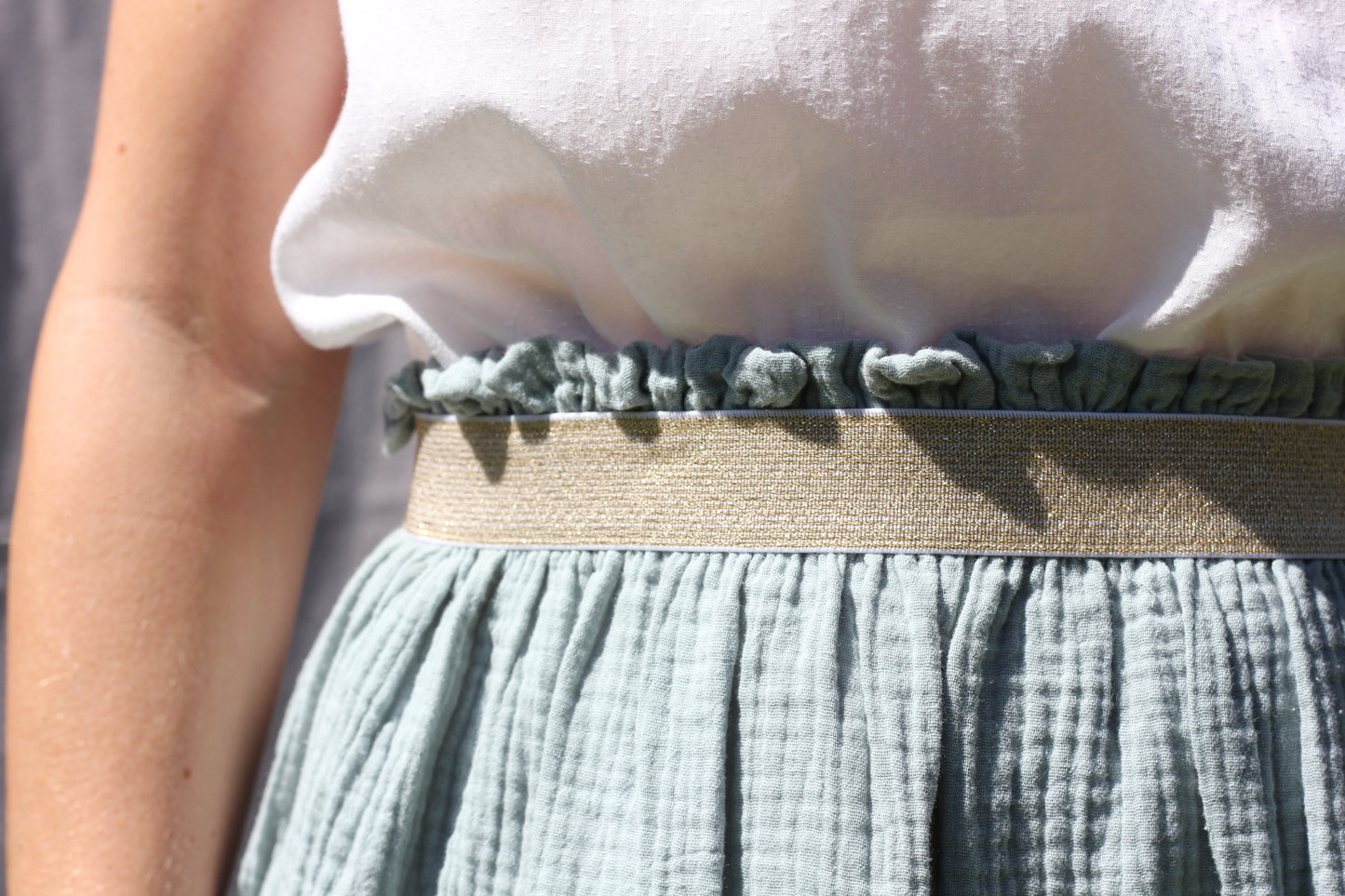 Midi woman “light eucalyptus green” skirt Harriet, double cloth fabric with golden elastic