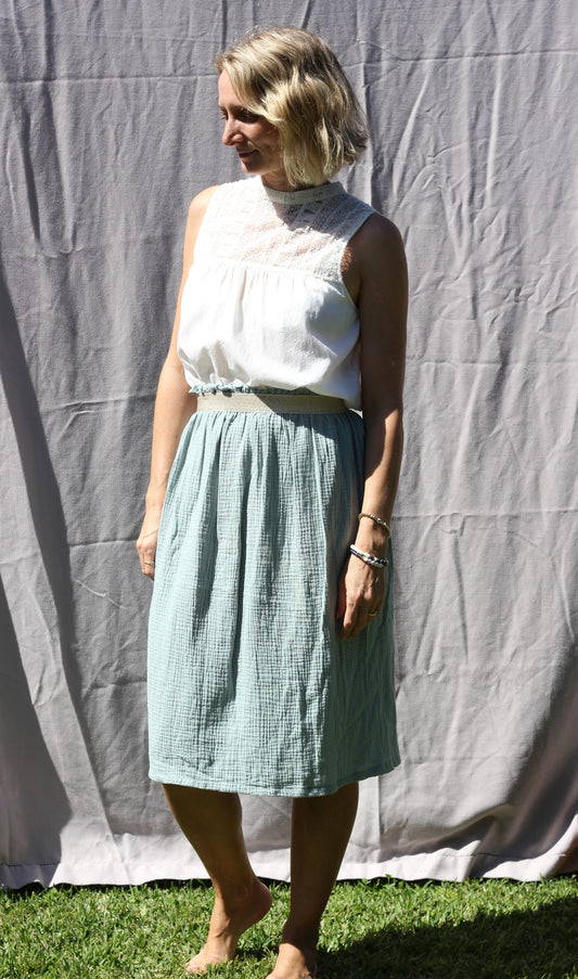 Midi woman “light eucalyptus green” skirt Harriet, double cloth fabric with golden elastic
