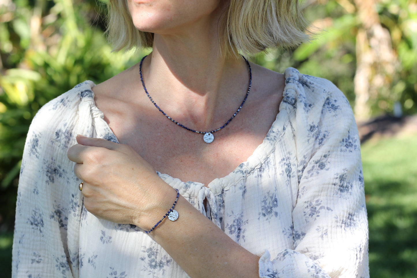 Silvery “navy”, dark blue necklace Alba