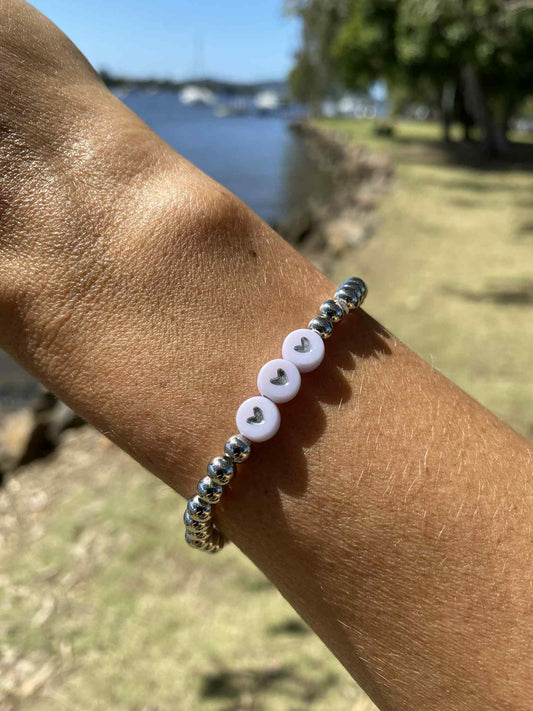 Silvery stretch bracelet Scarlett 3 hearts