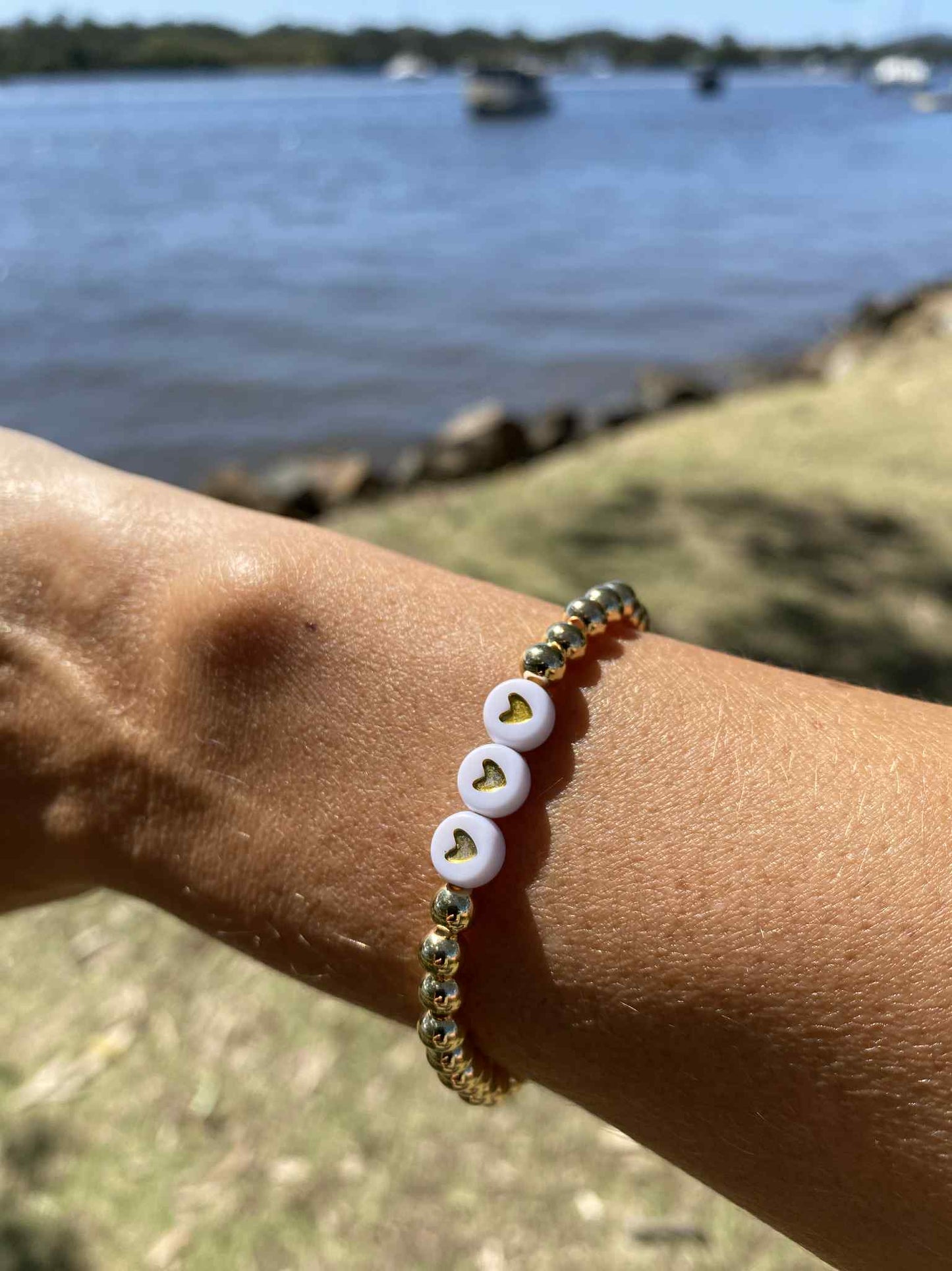 Golden stretch bracelet Scarlett 3 hearts